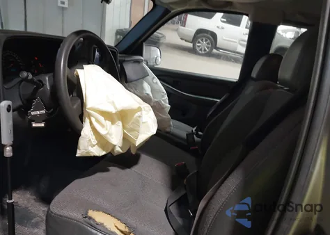 2004 Chevrolet Silverado 1500 Work Truck z USA, uszkodzony, nr VIN 2GCEK19T541279393